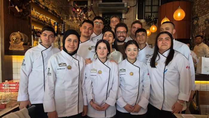 Gastro Genç, İtalyan şef Danilo Zanna ile buluşturdu;  Genç şef adayları, işi ustasından öğrendi